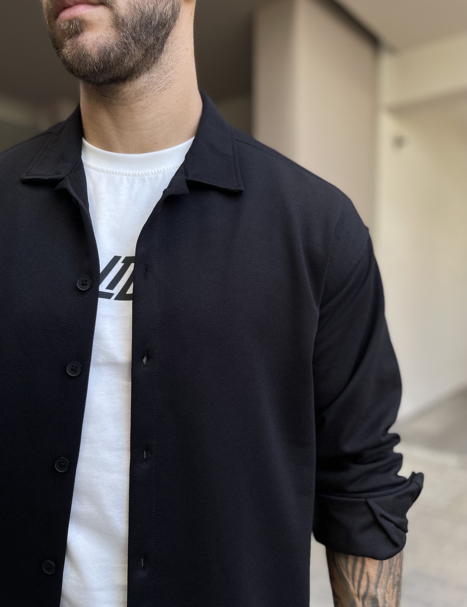 Ανδρικό μαύρο διαγωνάλ Overshirt με γιακά RMZ456 φωτογραφία